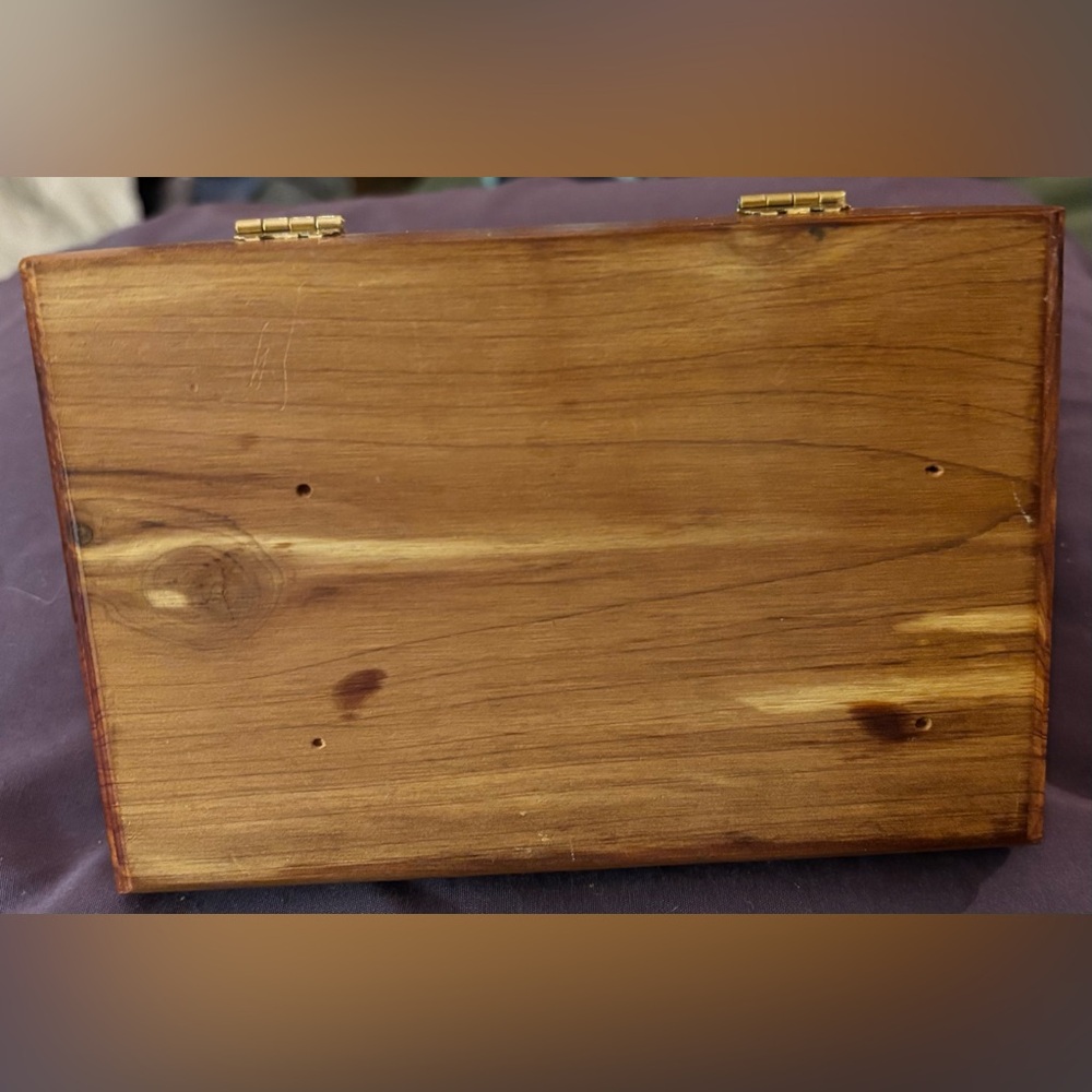 Vintage 1960s Aromatic Cedar Jewelry Box - Textured Resin Floral Lid - MCM - Picture 4 of 8